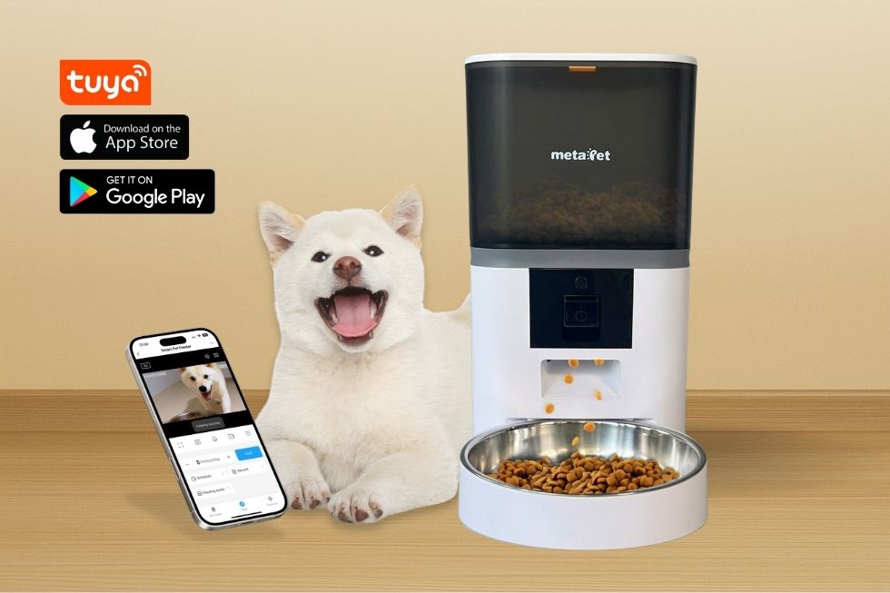 METAPETS Việt Nam https://metapets.vn Máy ăn metaPet với camera tích hợp được đặt trong nhà, thể hiện sự tiện ích và tính hiện đại.